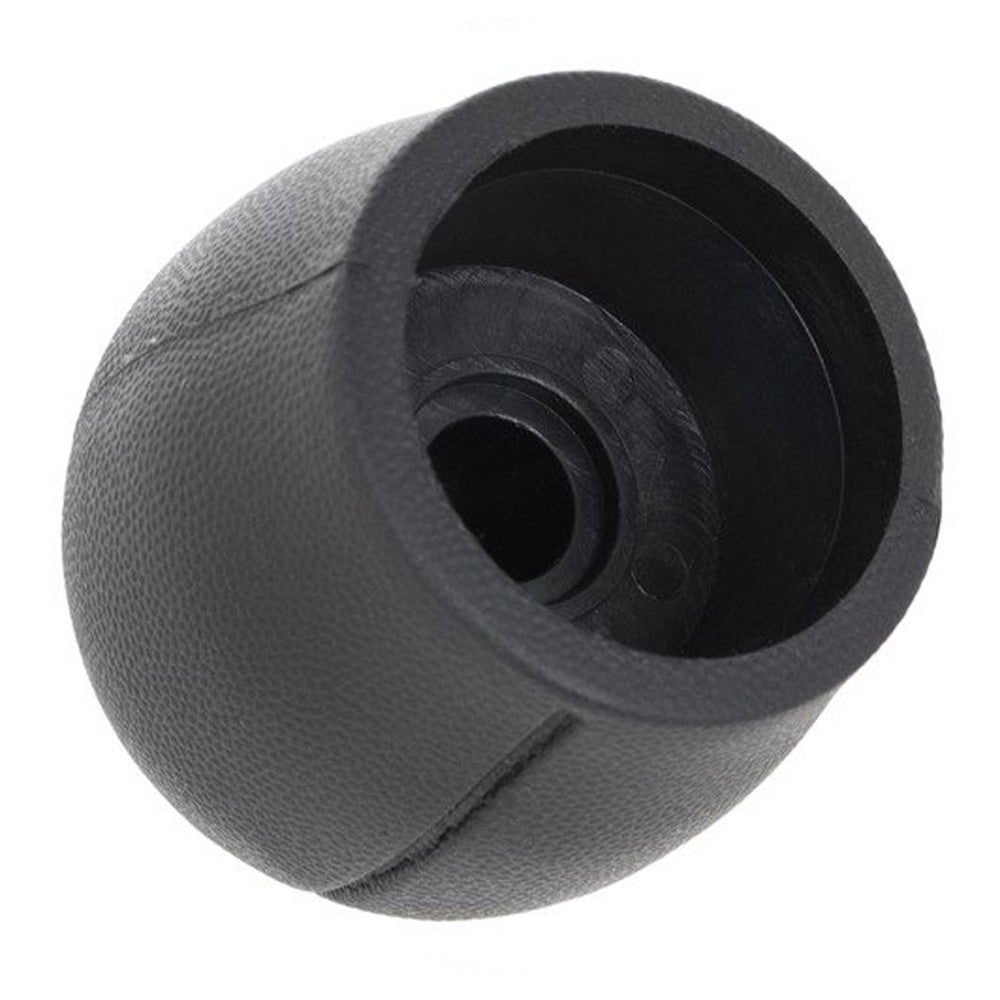 Fekete színű, 5 sebességes Opel váltógomb.