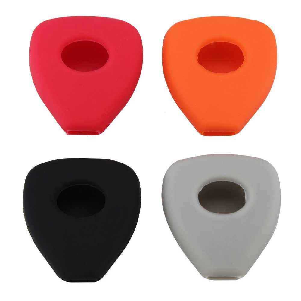 Narancssárga, szürke, piros és fekete színű, 2 gombos Toyota kulcs szilikon tokok hátulja.