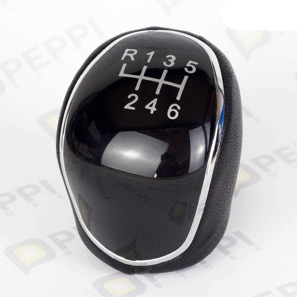 Fekete színű, 6 sebességes Kia váltógomb. Fekete számlappal, króm számlapkerettel.