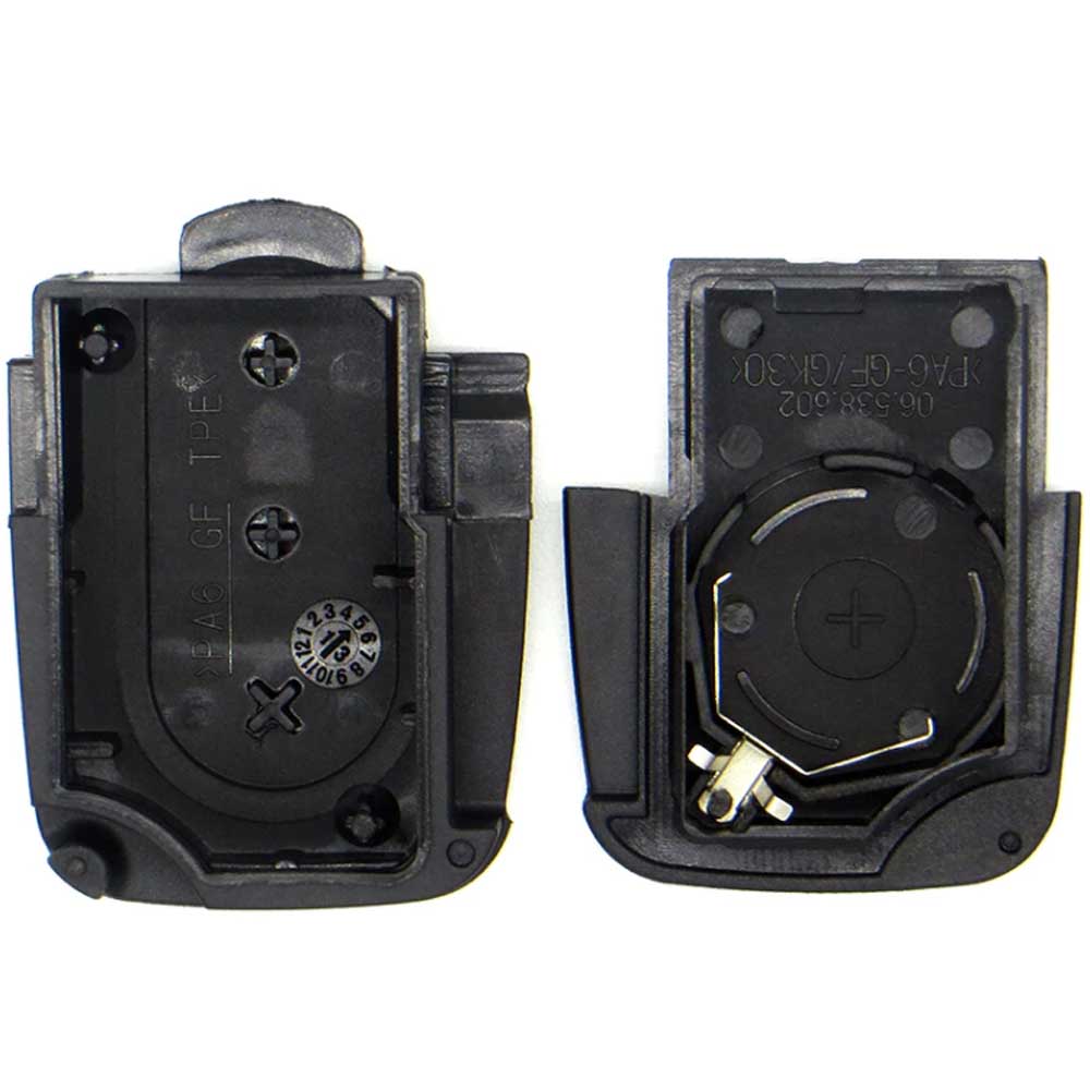 Fekete színű, 3 gombos Audi bicskakulcs, kulcsház belseje.