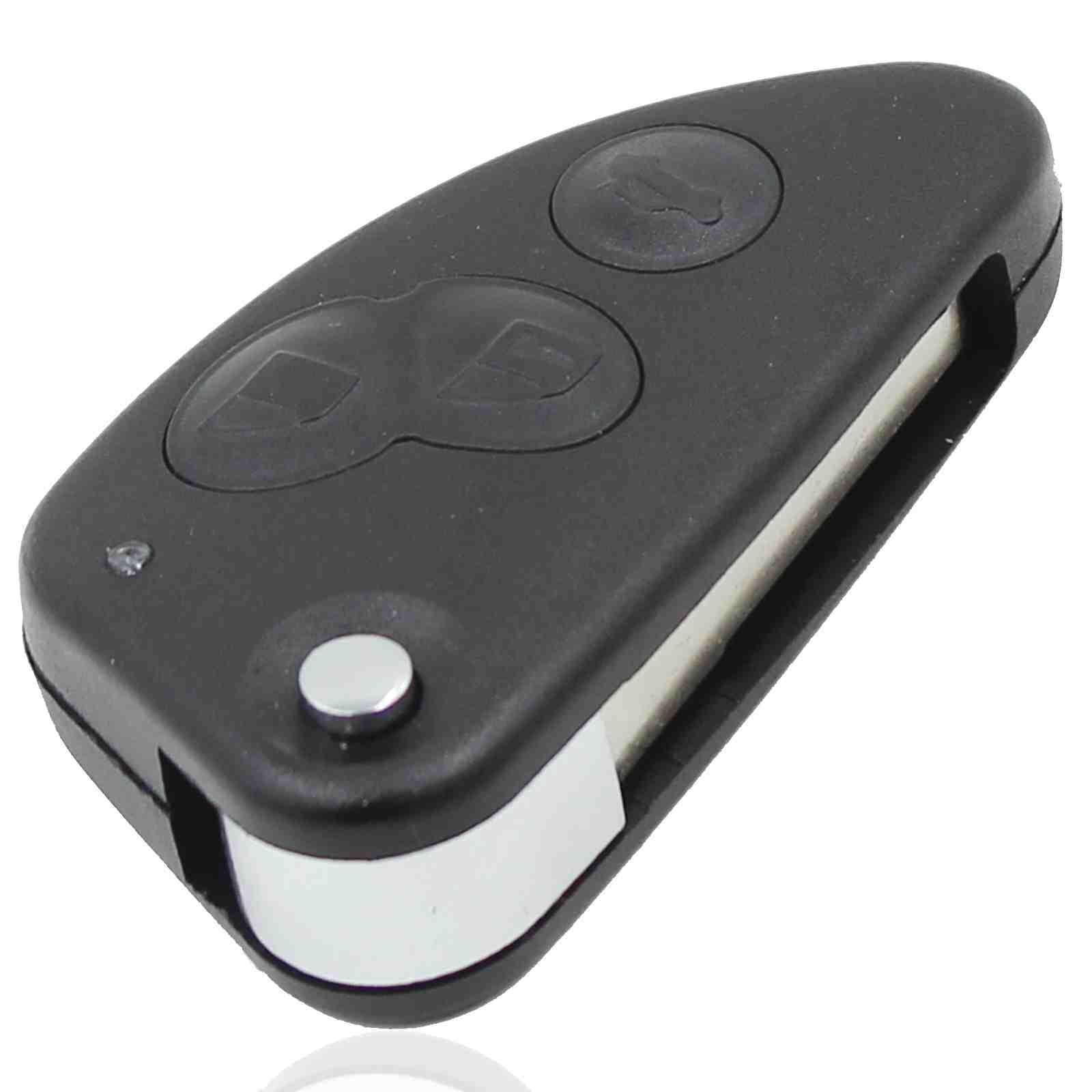 Fekete színű, 3 gombos Alfa Romeo bicskakulcs, kulcsház.