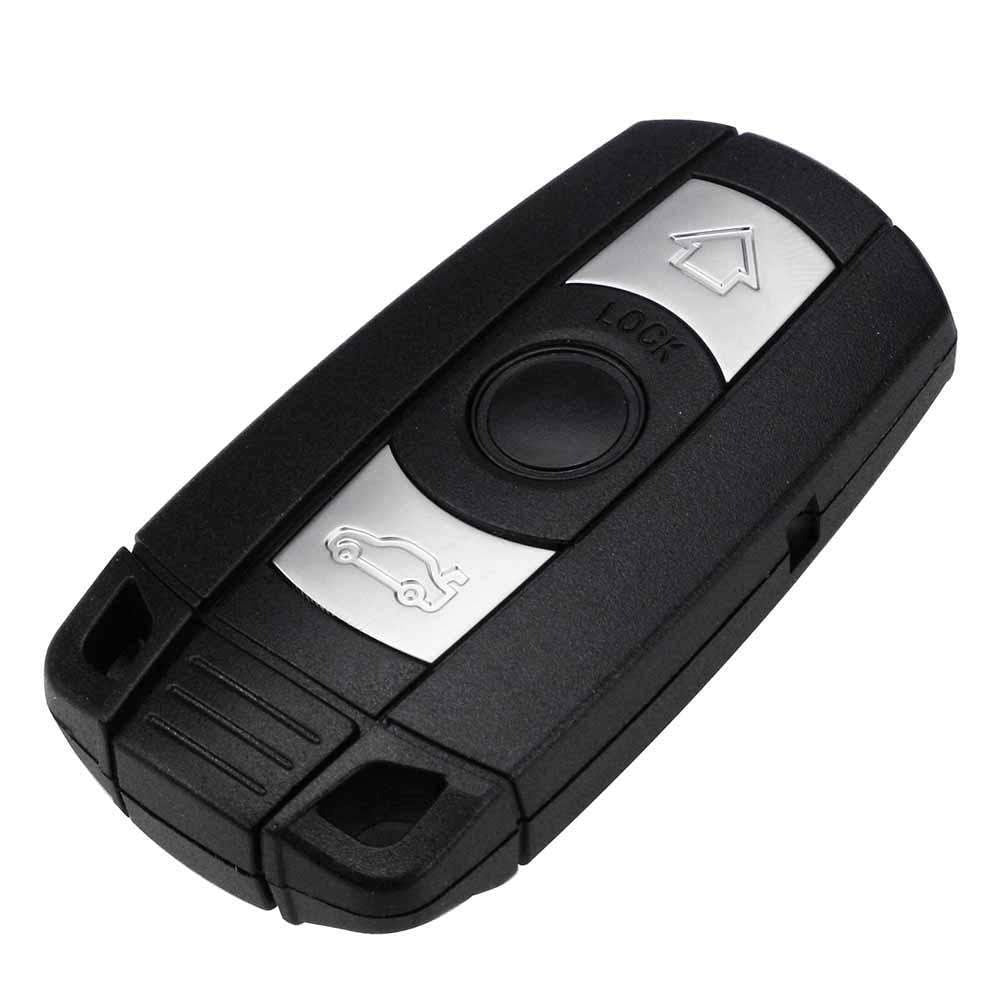 Fekete színű, 3 gombos BMW bedugós kulcs, kulcsház ezüst színű gombokkal.