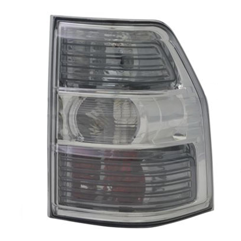 Mitsubishi Pajero IV bal hátsó lámpa 2007- | OE: 8330A093 8330A293 8330A353 8330A565 8330A597 8330A661