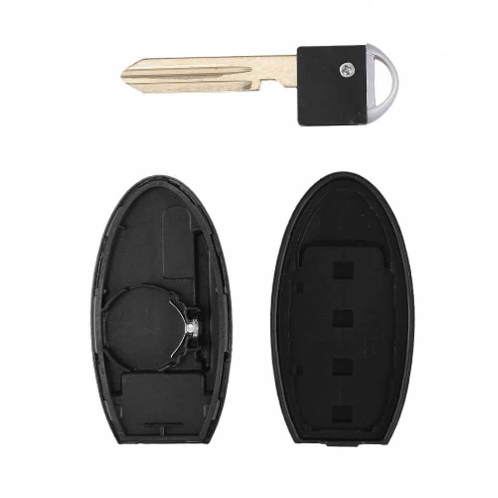 Fekete színű, 4 gombos Nissan kulcsház belseje.